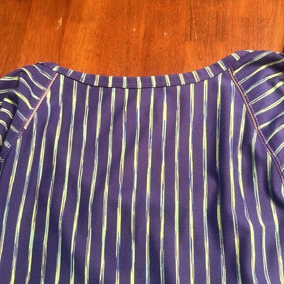 Athleta top M (5200A) - Picture 10 of 10